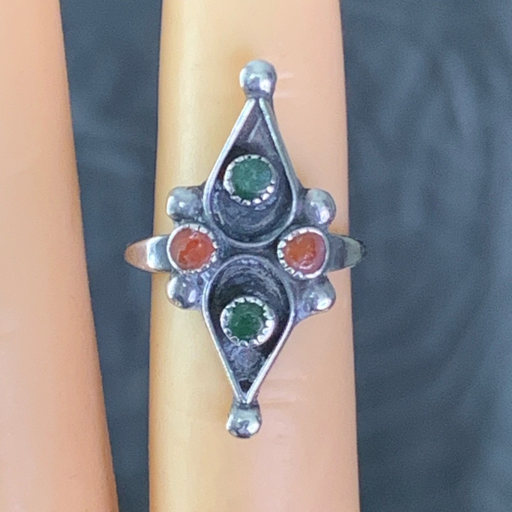 VINTAGE NAVAJO NATIVE AMERICAN TURQUOISE & CORAL STERLING SILVER RING.   sz 5